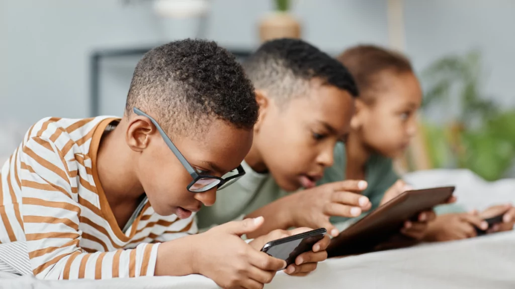 La Importancia de Enseñar a los Menores a Utilizar Internet como Herramienta de Aprendizaje